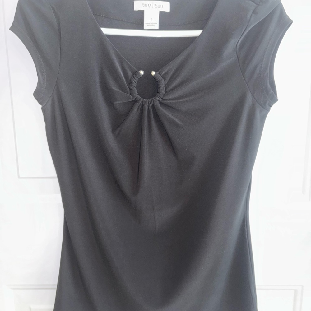 White House Black Market Elegant Black Ring Front Top Sz S Cap Sleeve Stretch